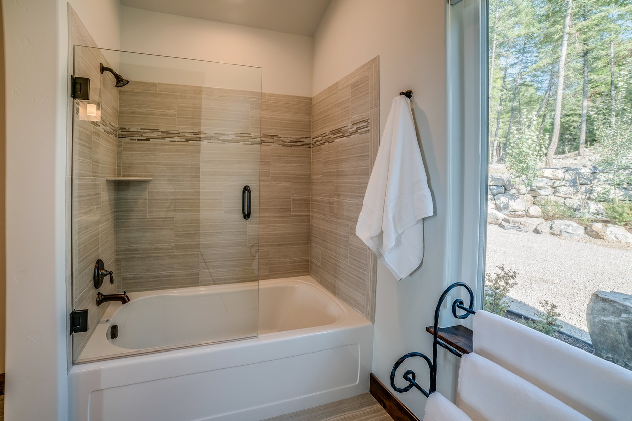 Shower & Tub Installation in The Crossings